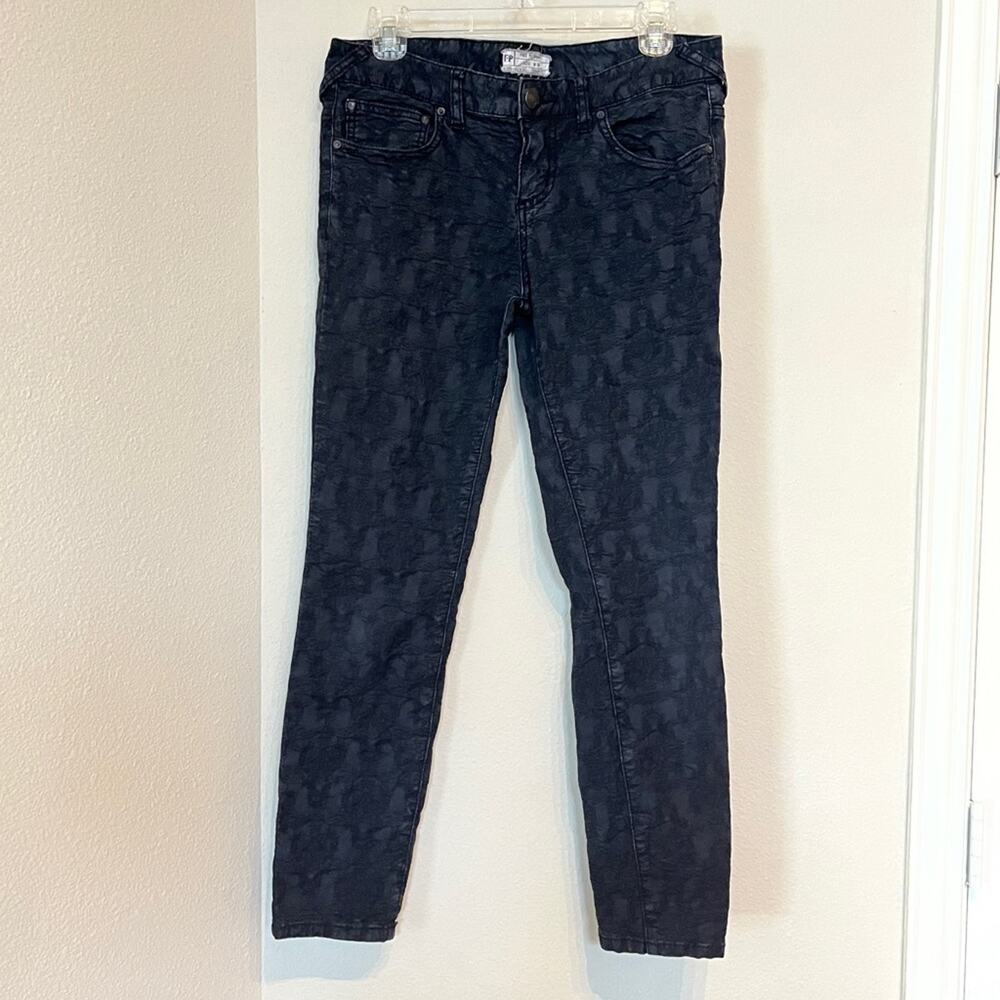 FREE PEOPLE Black Textured Crinkle Skinny Jeans Size 28 Midrise Grunge
